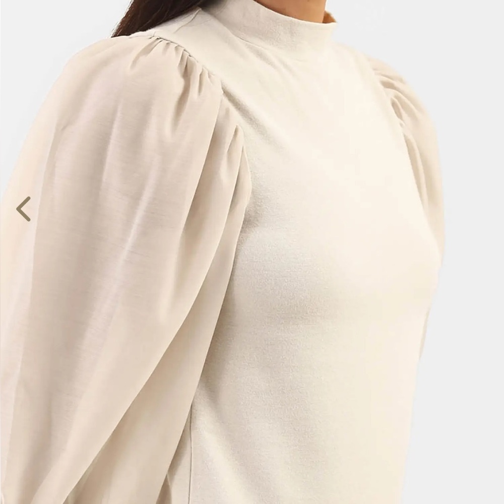 BNWTS Levi's Beige Sheer Sleeve Slim Fit Blouse, Sz Small - Picture 9 of 9